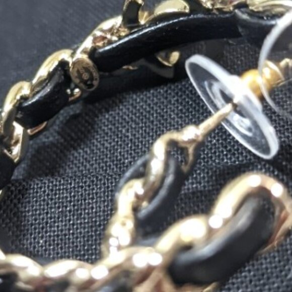 NWT 2022 Authentic CHANEL Large CC Hoop Earrings - Picture 5 of 7